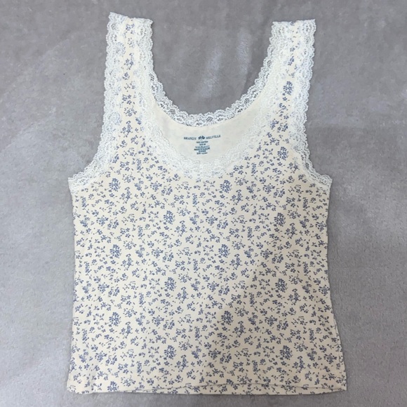 Brandy Melville Ronnie Floral Lace Tank - Picture 3 of 5